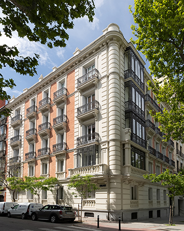 Restauración de la fachada del Antonio Maura 4 en Madrid, España