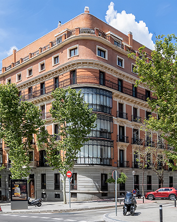 Restauración de la fachada del Antonio Maura 7 en Madrid, España